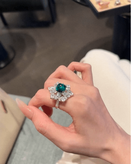 Inel Emerald Frost Petal