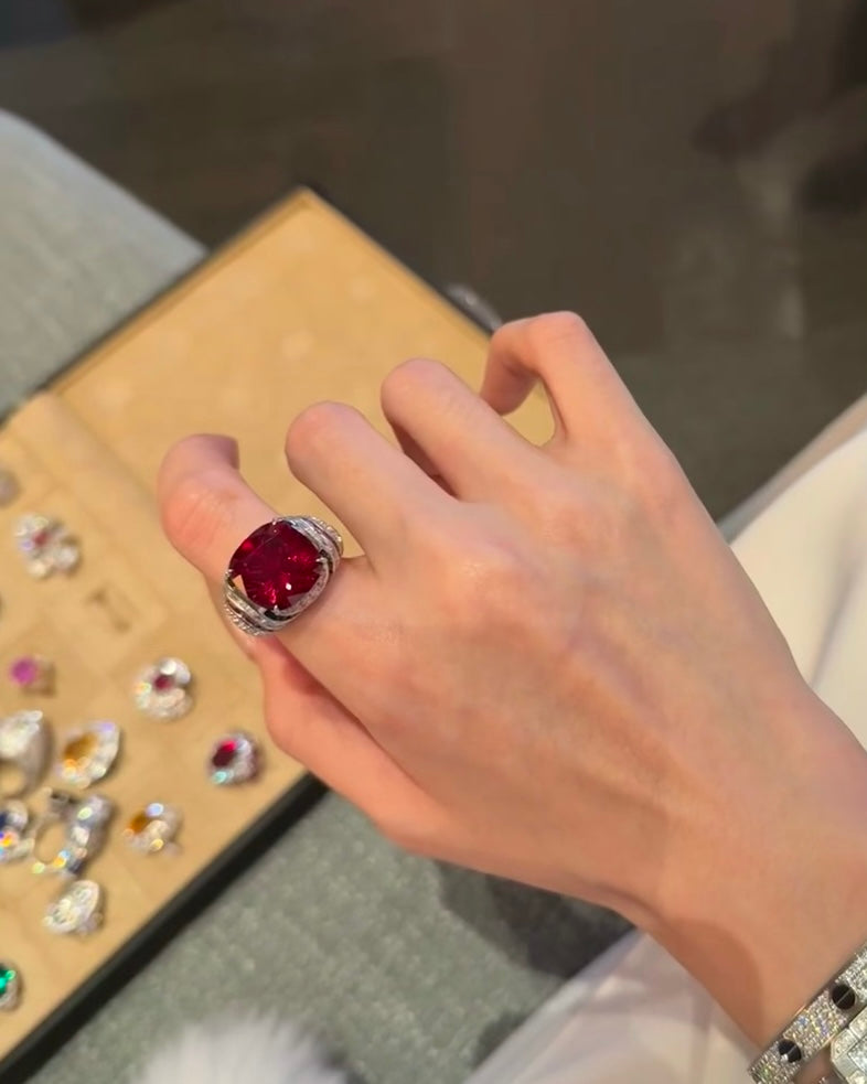 Inel Crimson Throne Cushion